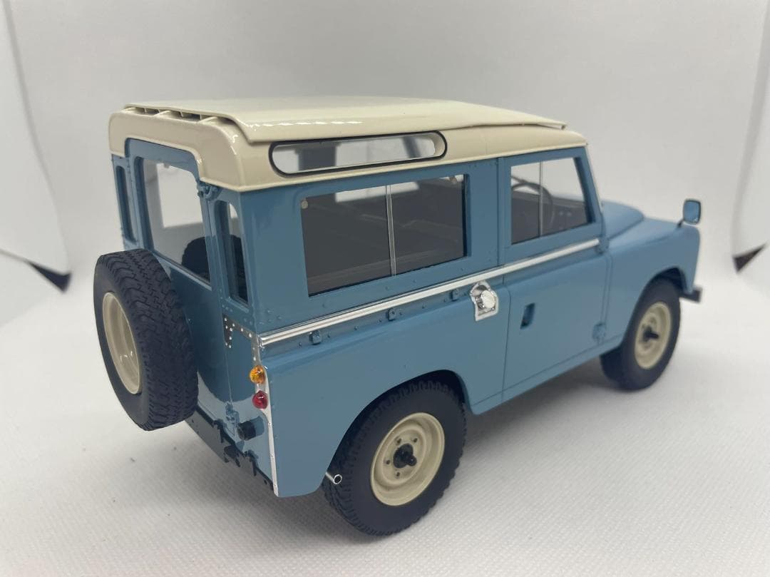 104-040 Cult 1/18 ランドローバー 88 SIII 1978