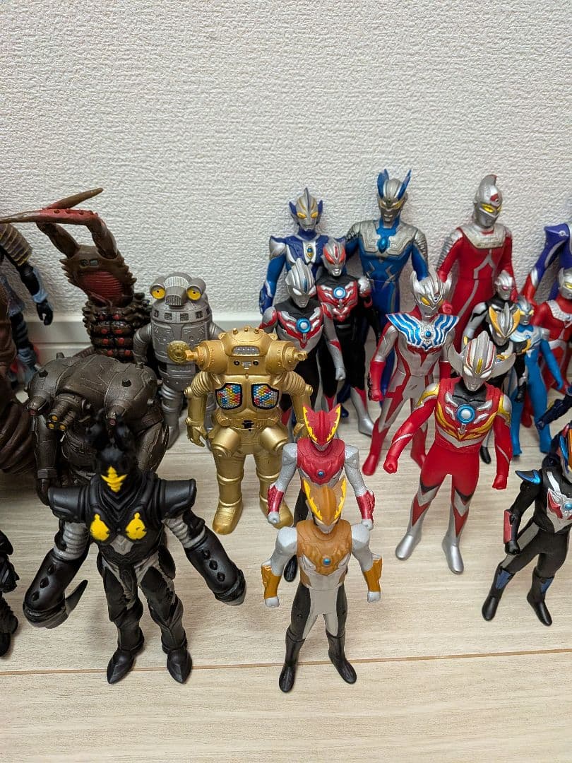 ウルトラマン怪獣ソフビまとめ売り40体＋おまけ付き　ベリアルキャッスル