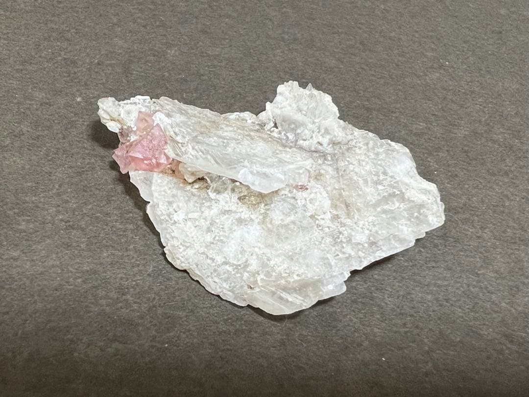 ピンクフローライト 結晶 母岩付き フランス産