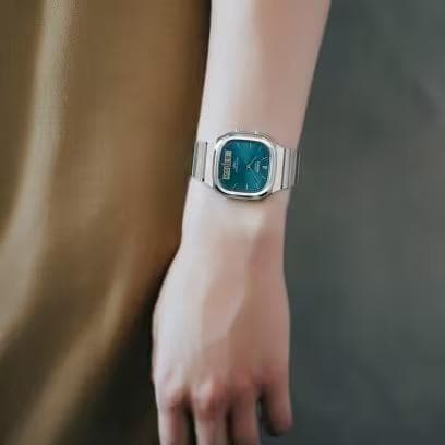 CASIO AQ240 新品　グリーン　海外モデル　新品未使用
