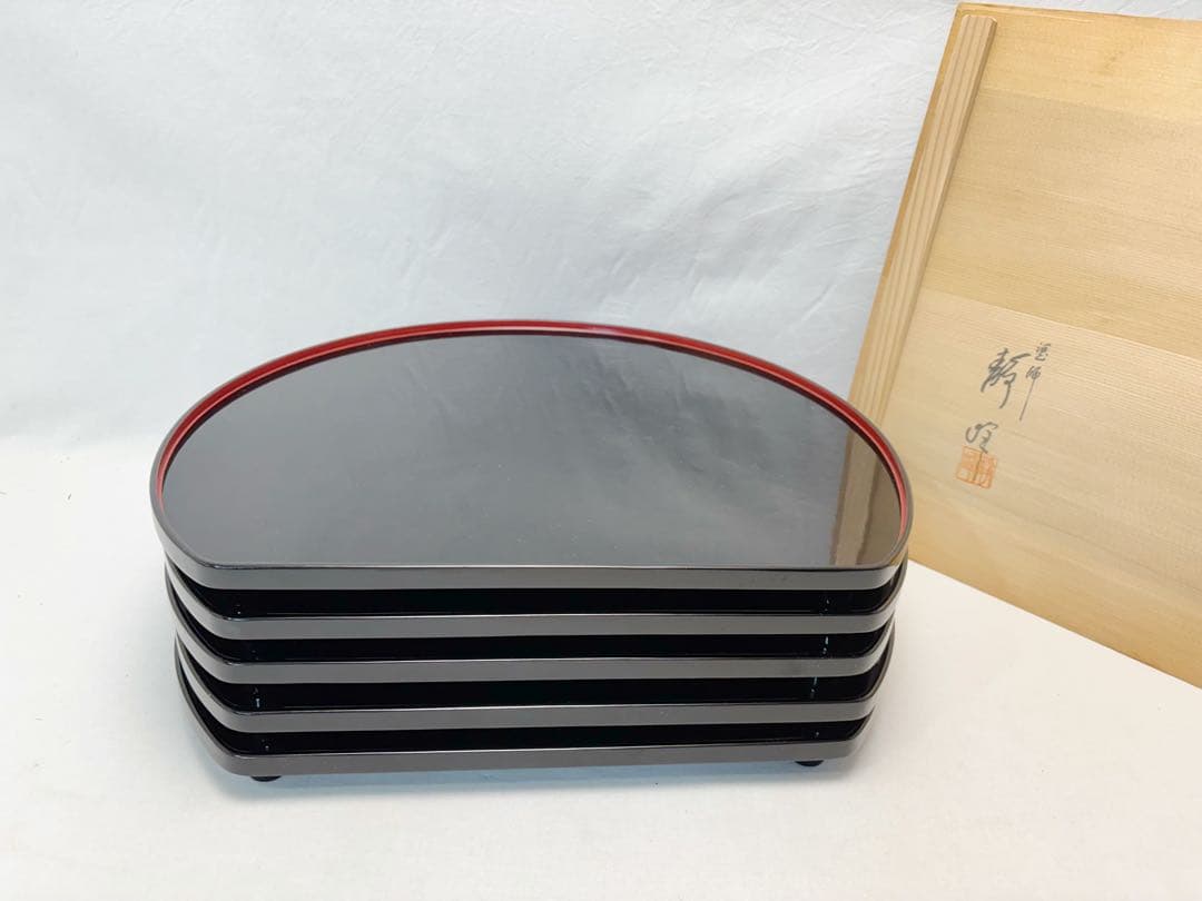 未使用 懐石道具 大家漆器店造 輪島塗卓上膳 5客足付 胴張膳 内朱縁木製黒真塗