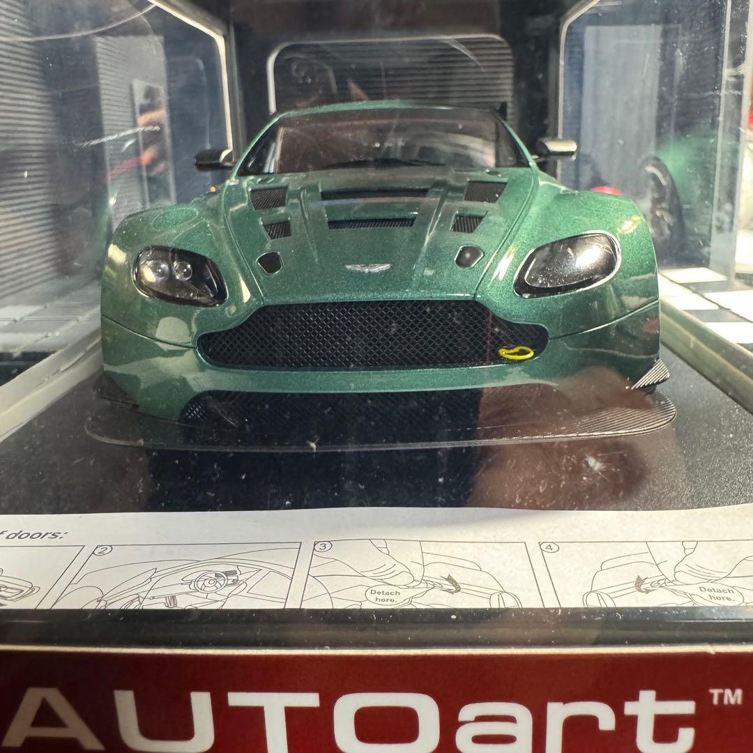 絶版未開封品オートアート1/18アストンマーティンVANTAGE V12 GT3