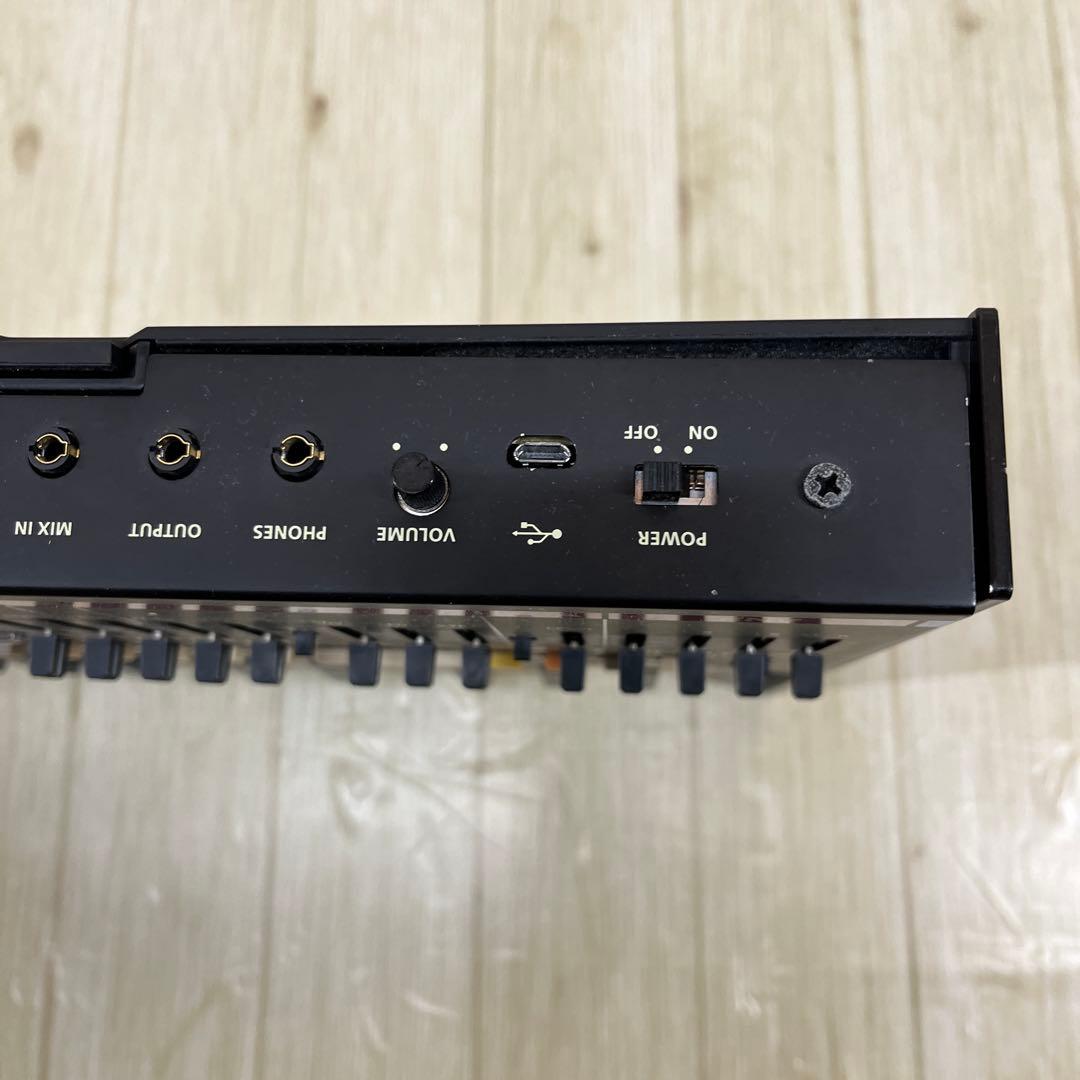 Roland JU-06A K-25m シンセサイザー