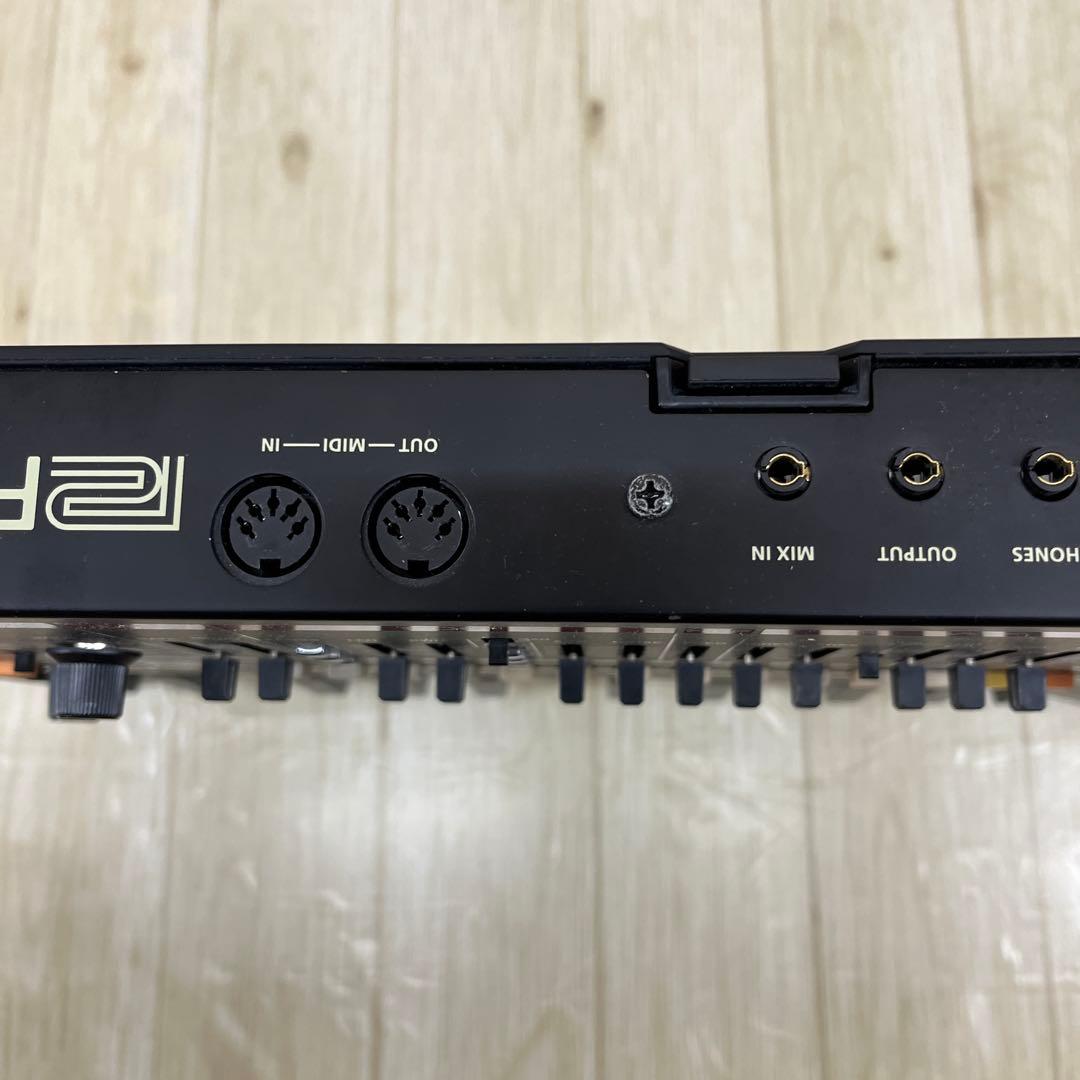 Roland JU-06A K-25m シンセサイザー