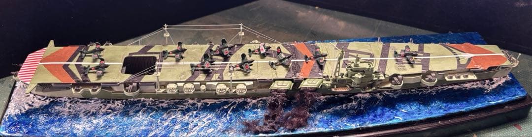 葛城　日本海軍空母　迷彩緑色 アオシマ1/700ウォーターライン　ジオラマ