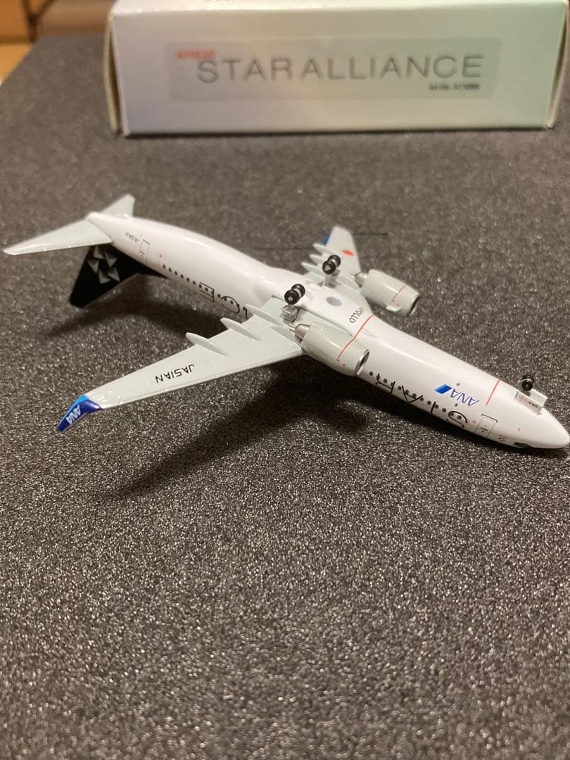 ANA B737-800 スターアライアンス塗装 1/400 JA51AN