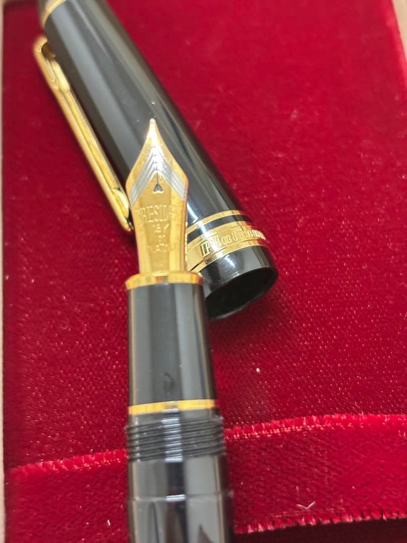 新品未使用　桐箱入　プラチナ プレジデント 万年筆 黒　18K M