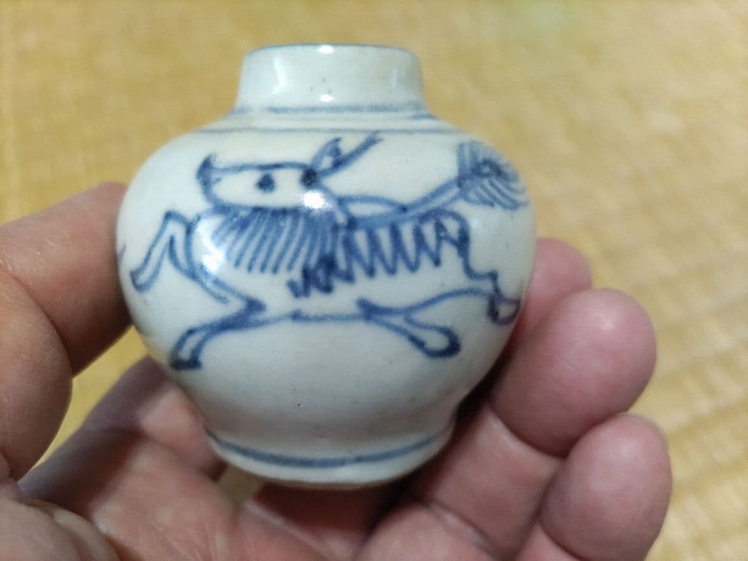 古染付　中国　小壷　麒麟　無傷　高5.8ｃｍ
