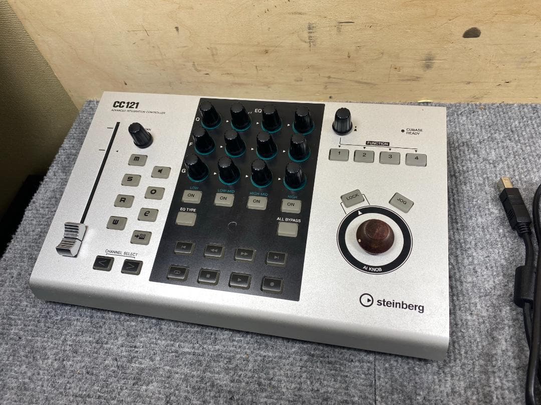 Steinberg CC121 USB フィジカルコントローラー