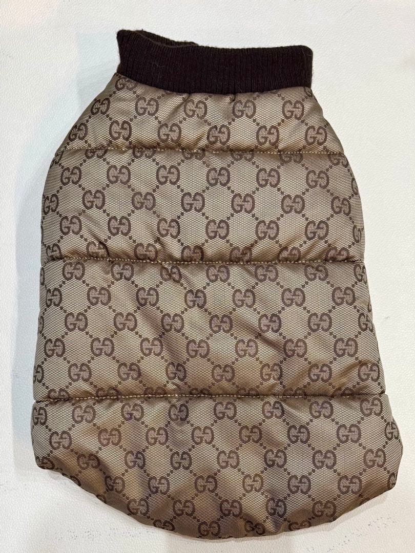 GUCCI 犬服　ダウン中綿