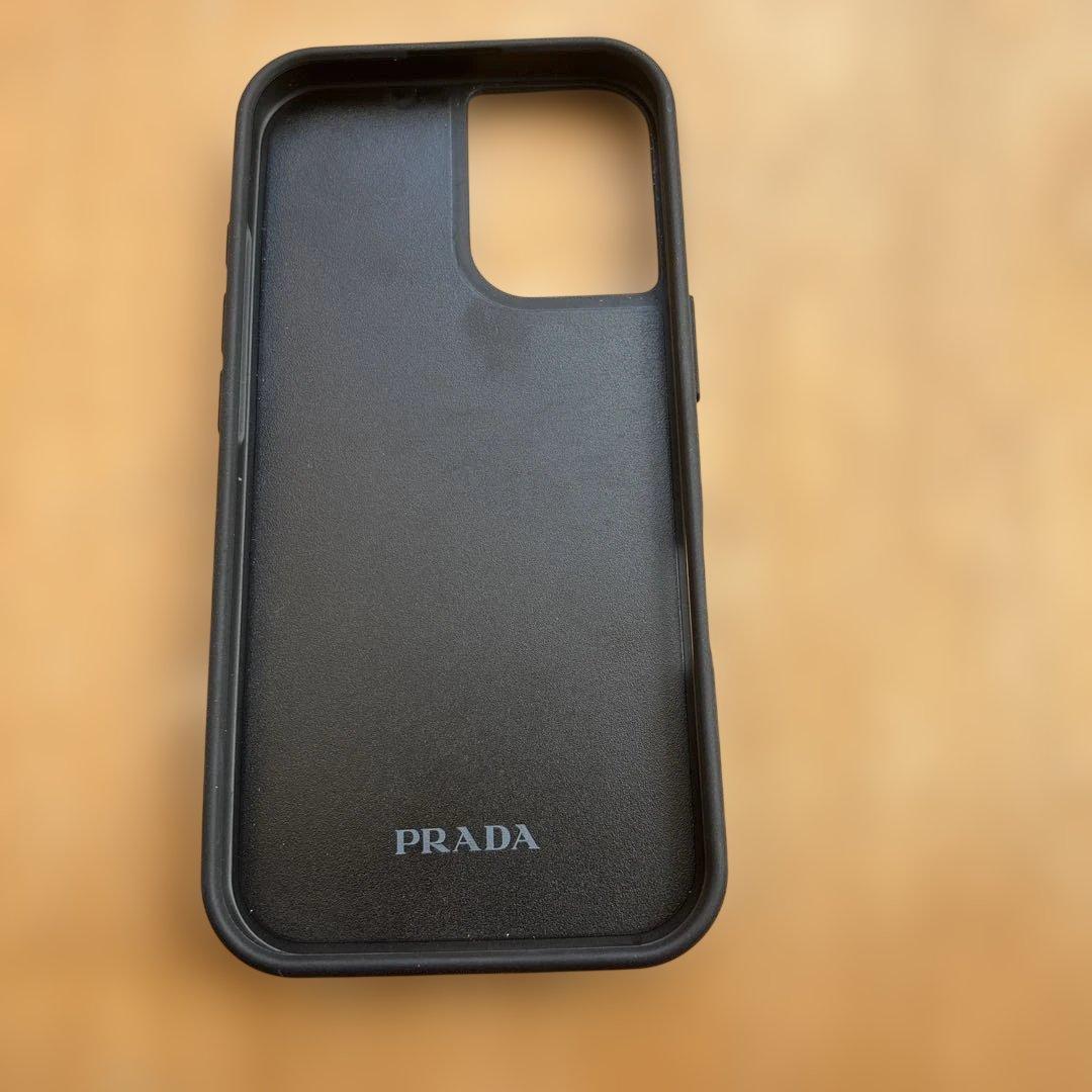 PRADA iPhone16ケース　グリーン　iPhone16