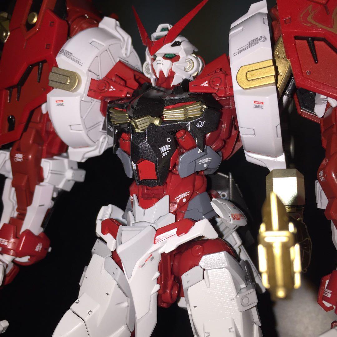 ガンプラ完成品　ガンダムアストレイレッドフレームパワードレッド　プラモデル完成品