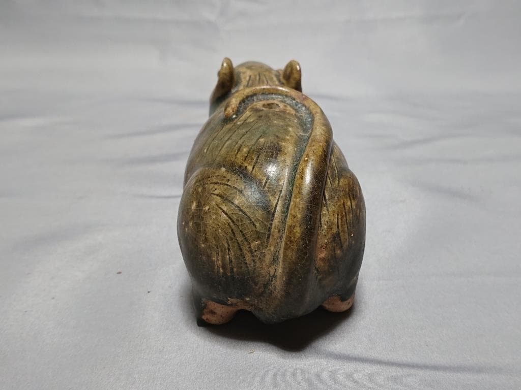 コレクター収集品　クメール 緑褐釉　鼠形壺（A）