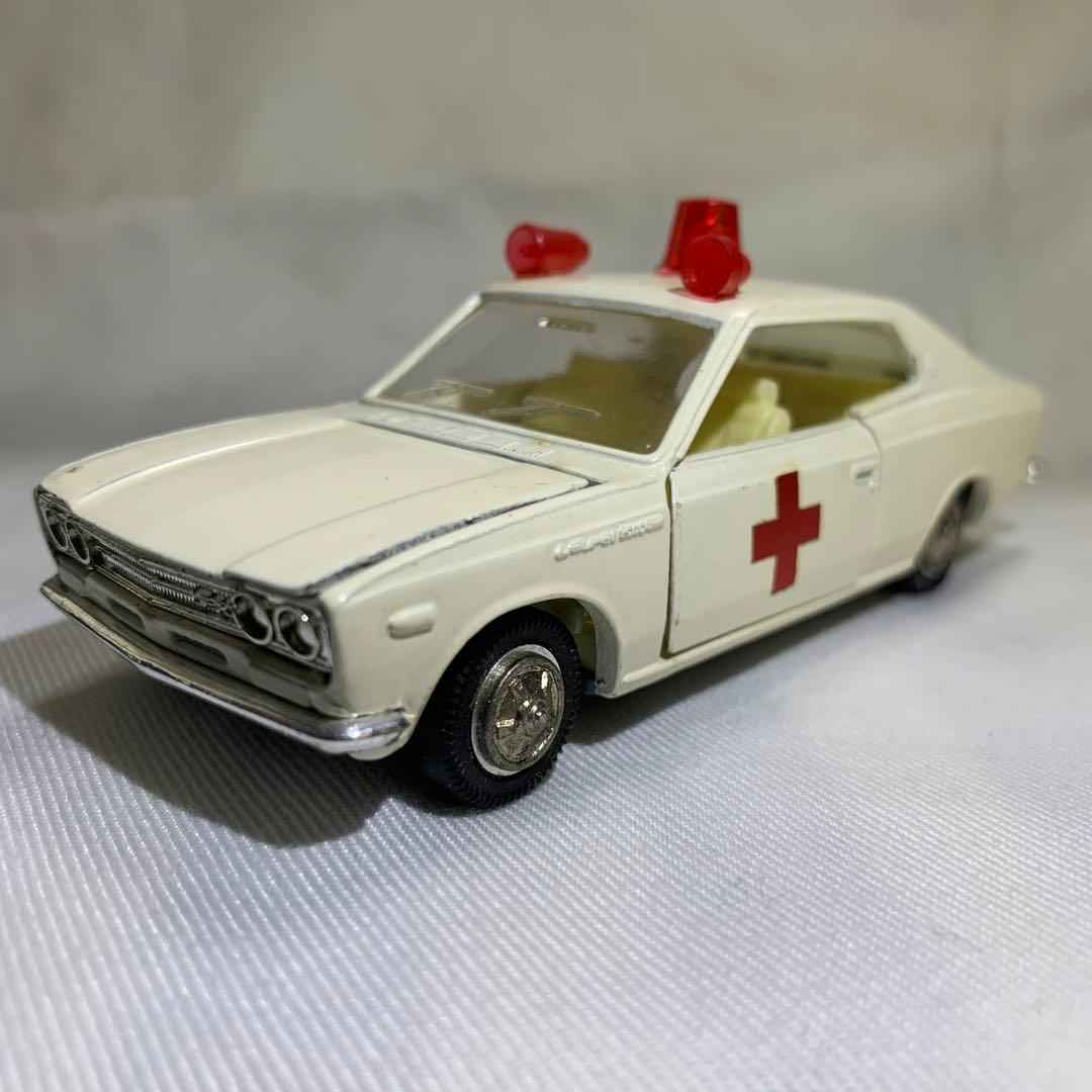ダイヤペット日産ローレル赤十字車