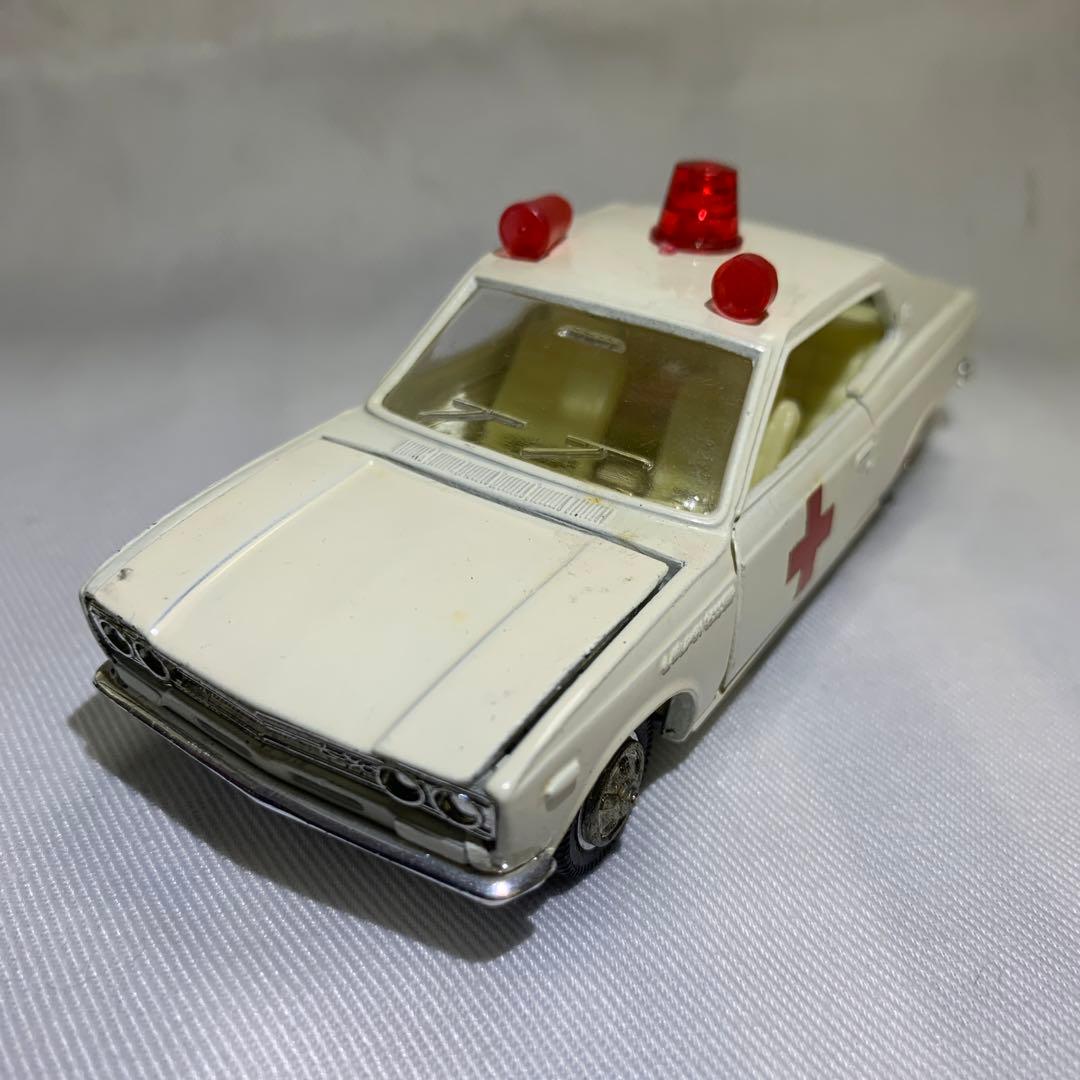 ダイヤペット日産ローレル赤十字車