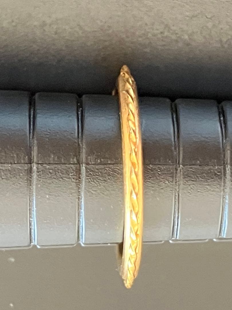 ツイストデザイン【K18】フープピアス