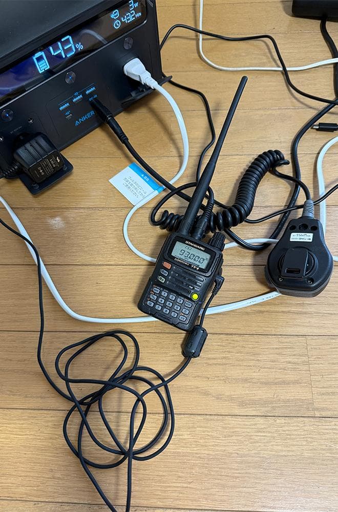 STANDARD VX-6 トランシーバーと付属品