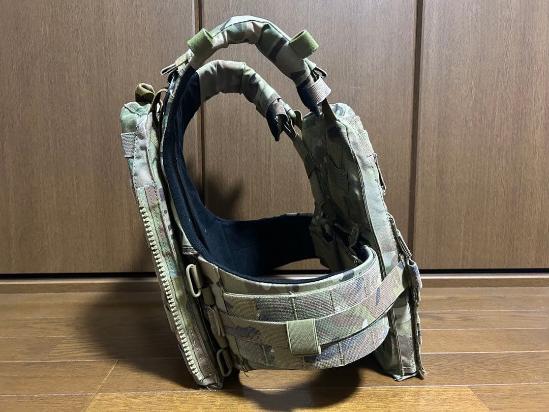 Cork Gear製　AVS プレートキャリア　マルチカム