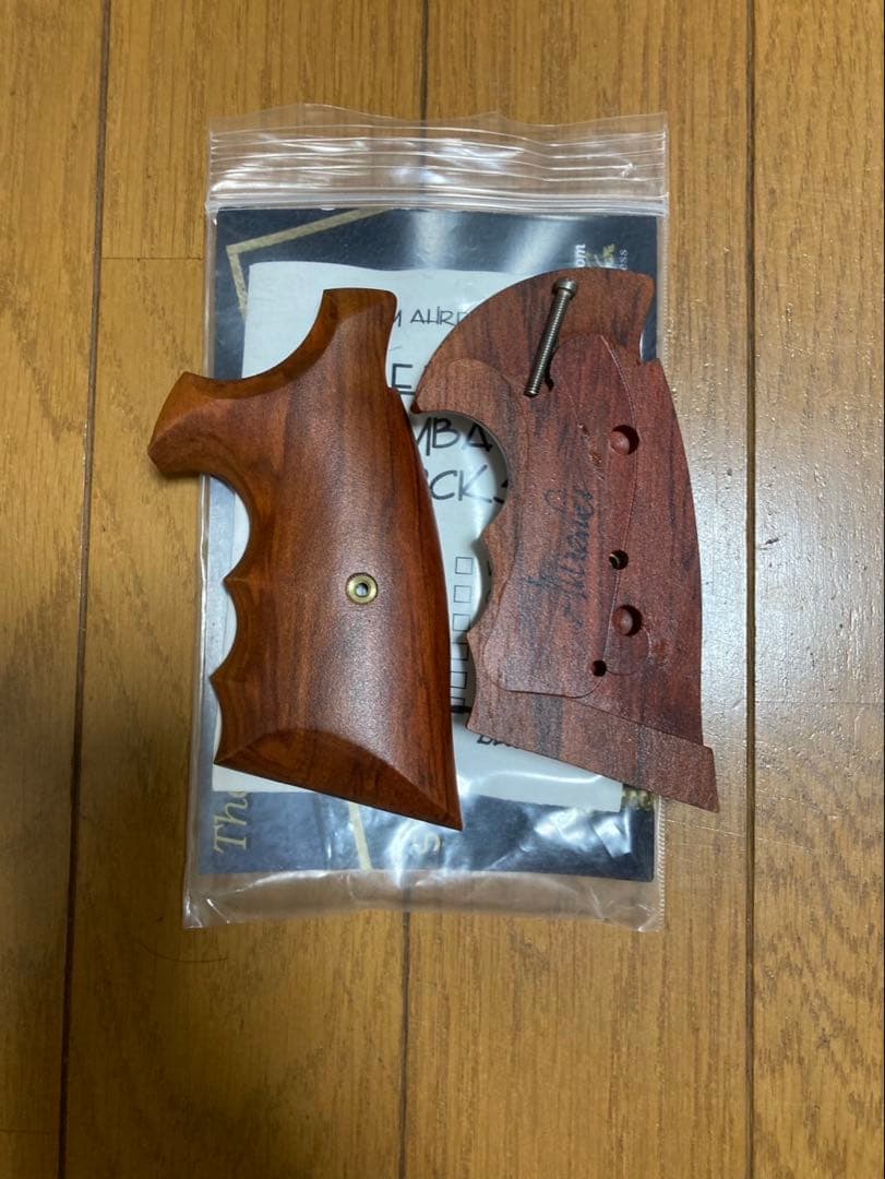 モデルガン　ガスガン　グリップ