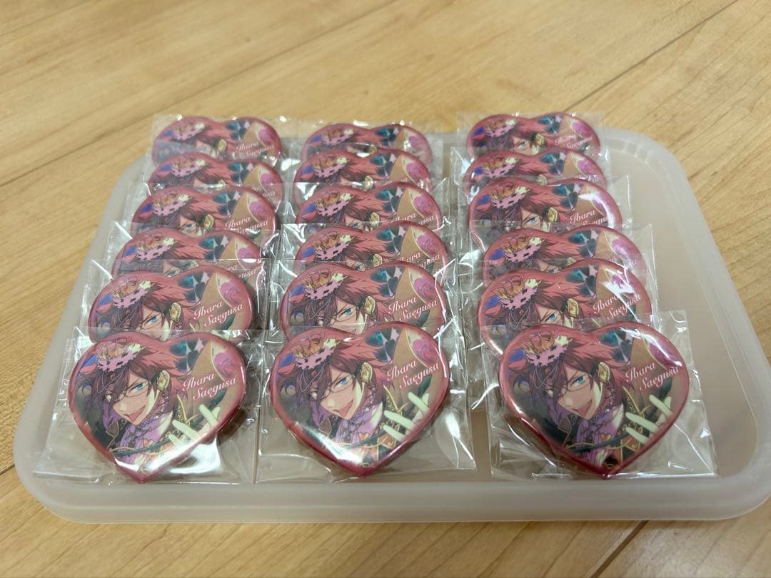 七種茨 ハート缶バッジ