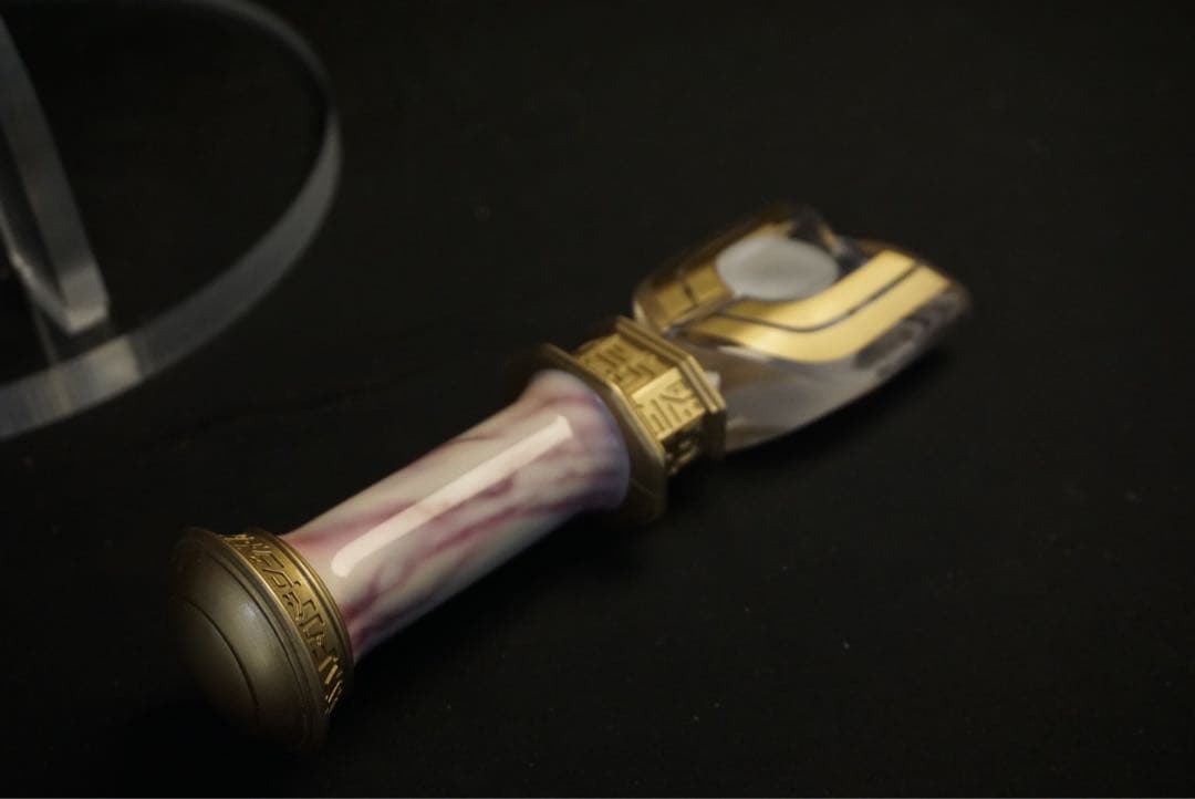 ウルトラマンティガ　スパークレンス　不可動式水晶.ver　プロップ　劇中風台座付