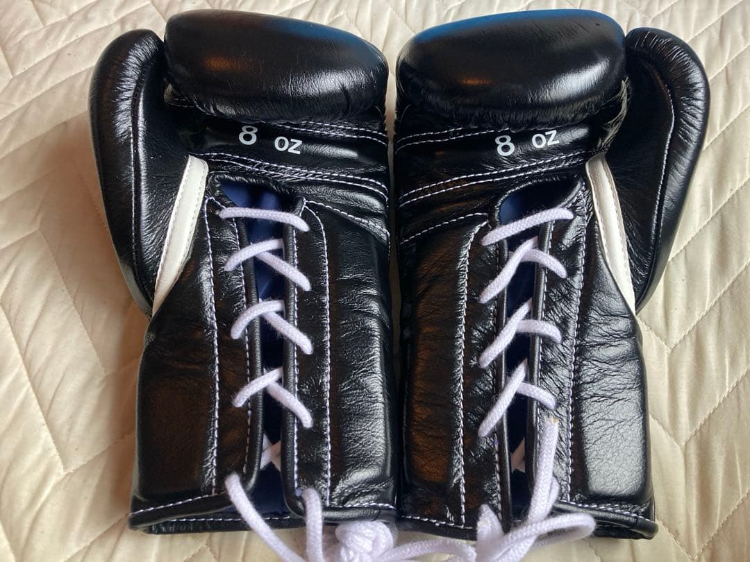 美品Winning ボクシンググローブ 8 oz 紐式おまけバンテージ２セット付