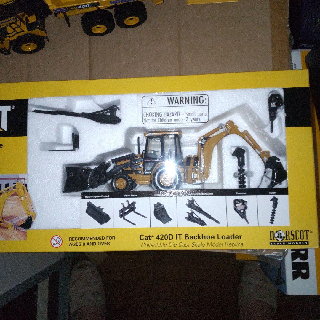 キャタピラー建機　CAT 420D IT バケットローダー　1/50