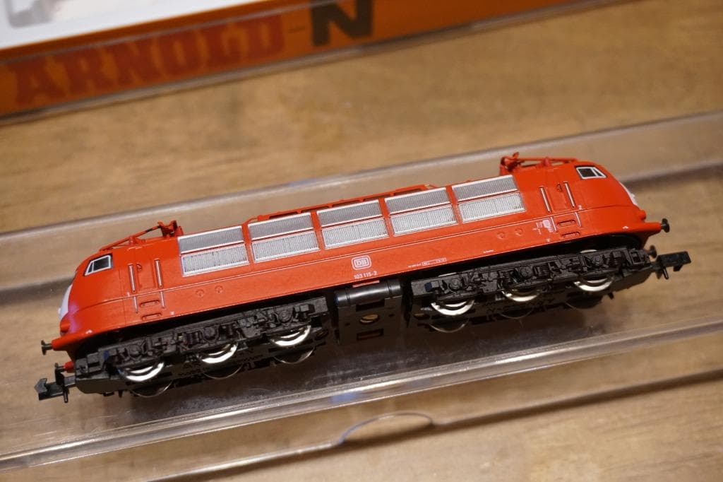 ARNOLD 品番2353 DB(ドイツ）　１０３型１１５－２　オリエント赤塗装