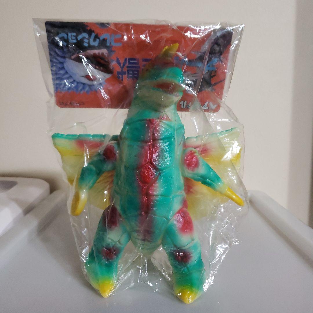 ベアモデル　ソフビ　ウルトラマン怪獣 翼付き カラフル