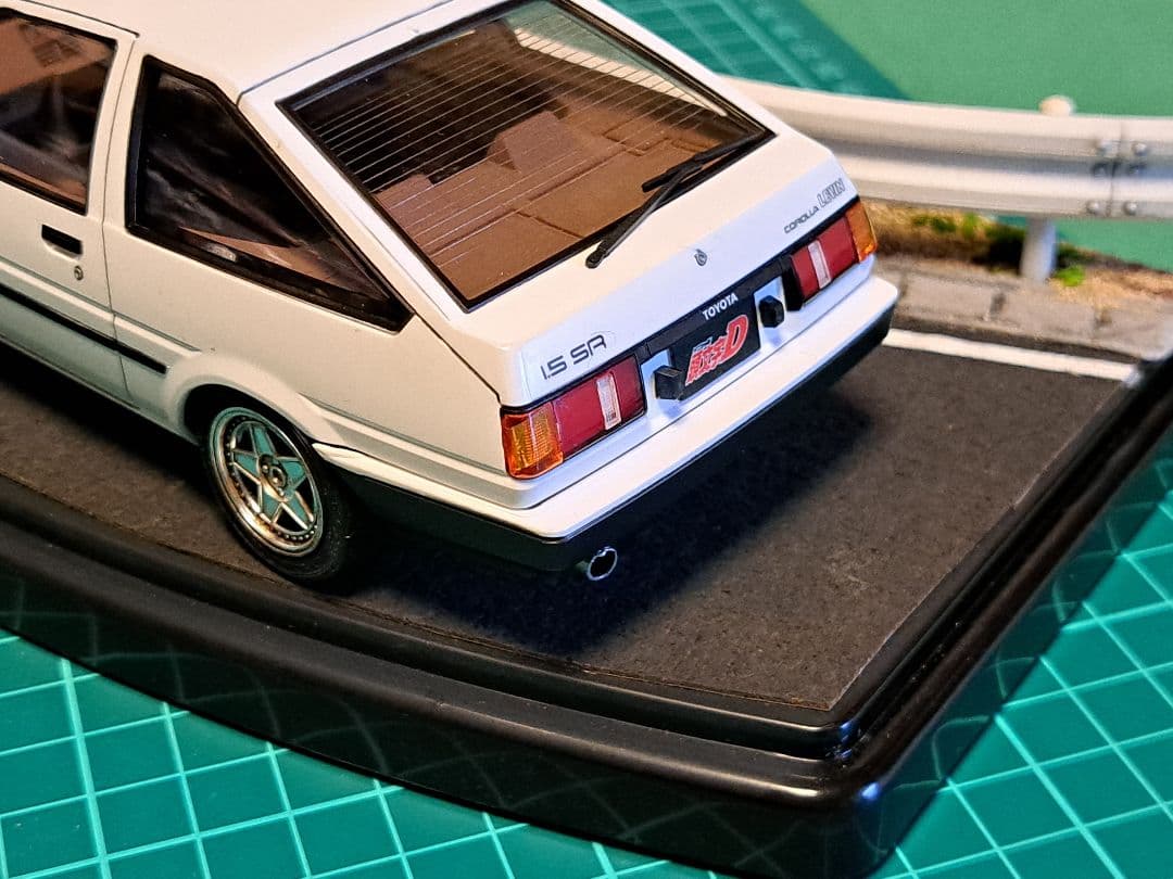 頭文字D　1/24 プラモデル　85レビン　完成品　ジオラマ付き
