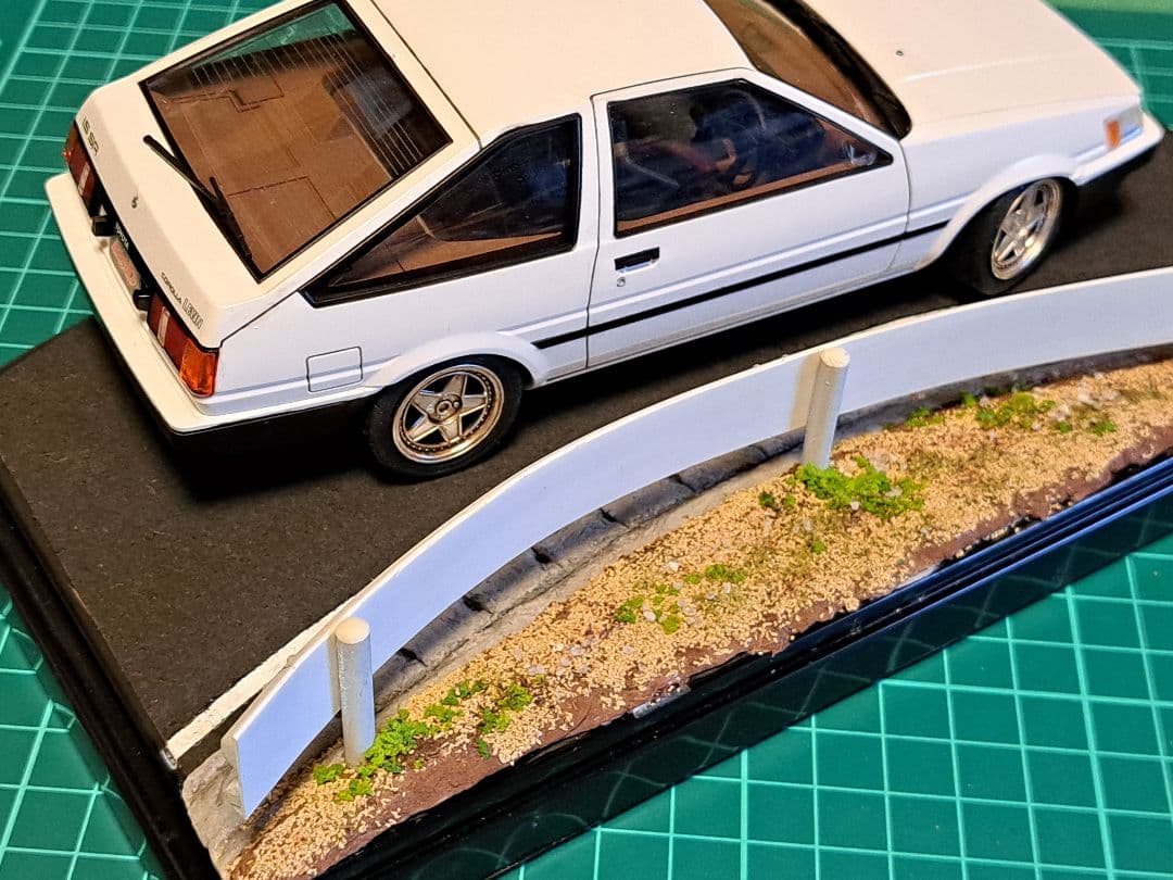 頭文字D　1/24 プラモデル　85レビン　完成品　ジオラマ付き