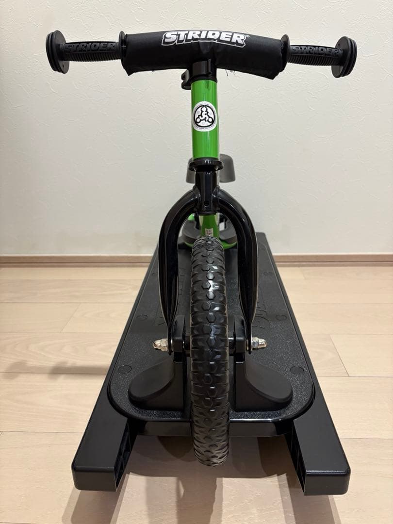 ロッキングストライダー 12インチ グリーン ロッキングベース付き