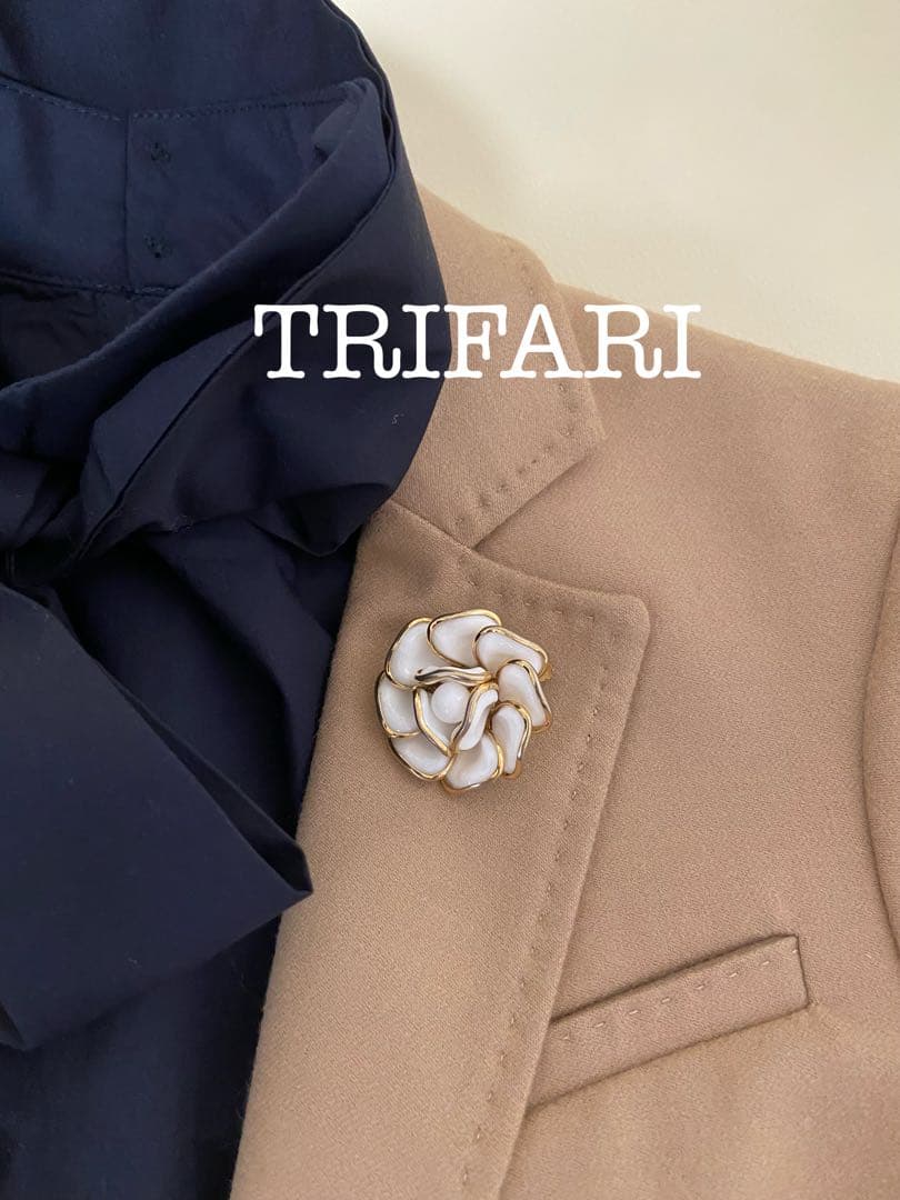 lotuscloud 2507⭐️TRIFARI トリファリヴィンテージブローチ