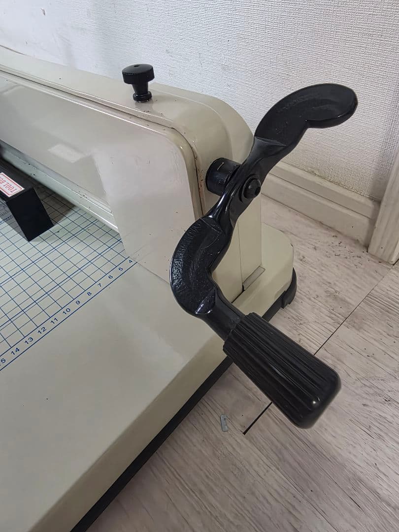 手動裁断機 大型裁断機　ペーパーカッター　レバー欠品