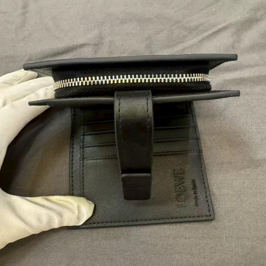 極美品 二つ折り財布 小銭入れ付き
