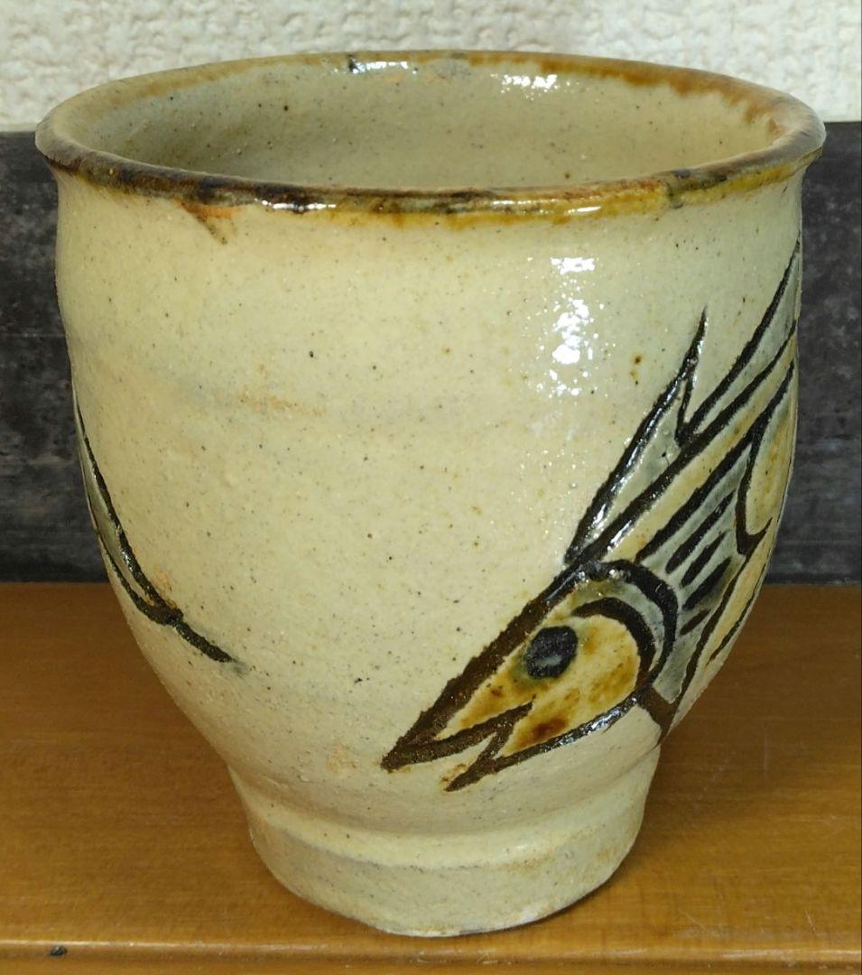 人間国宝 金城次郎 壷屋焼湯呑(笑魚紋湯呑）栞 共箱 美品 壺屋焼 上作