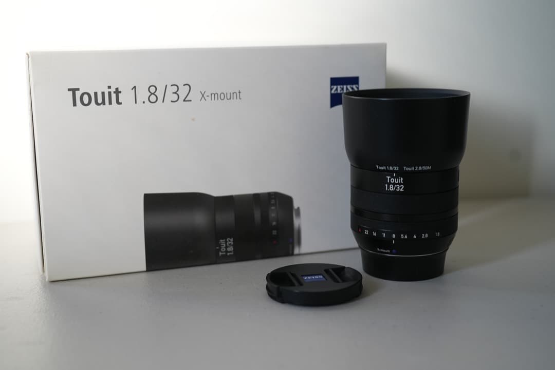 カールツァイスCarl Zeiss Xマウントtouit 1.8/32