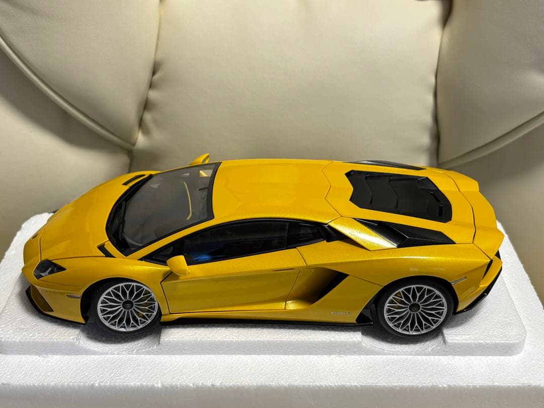 AUTOart オートアート 1/18ランボルギーニ アヴェンタドール