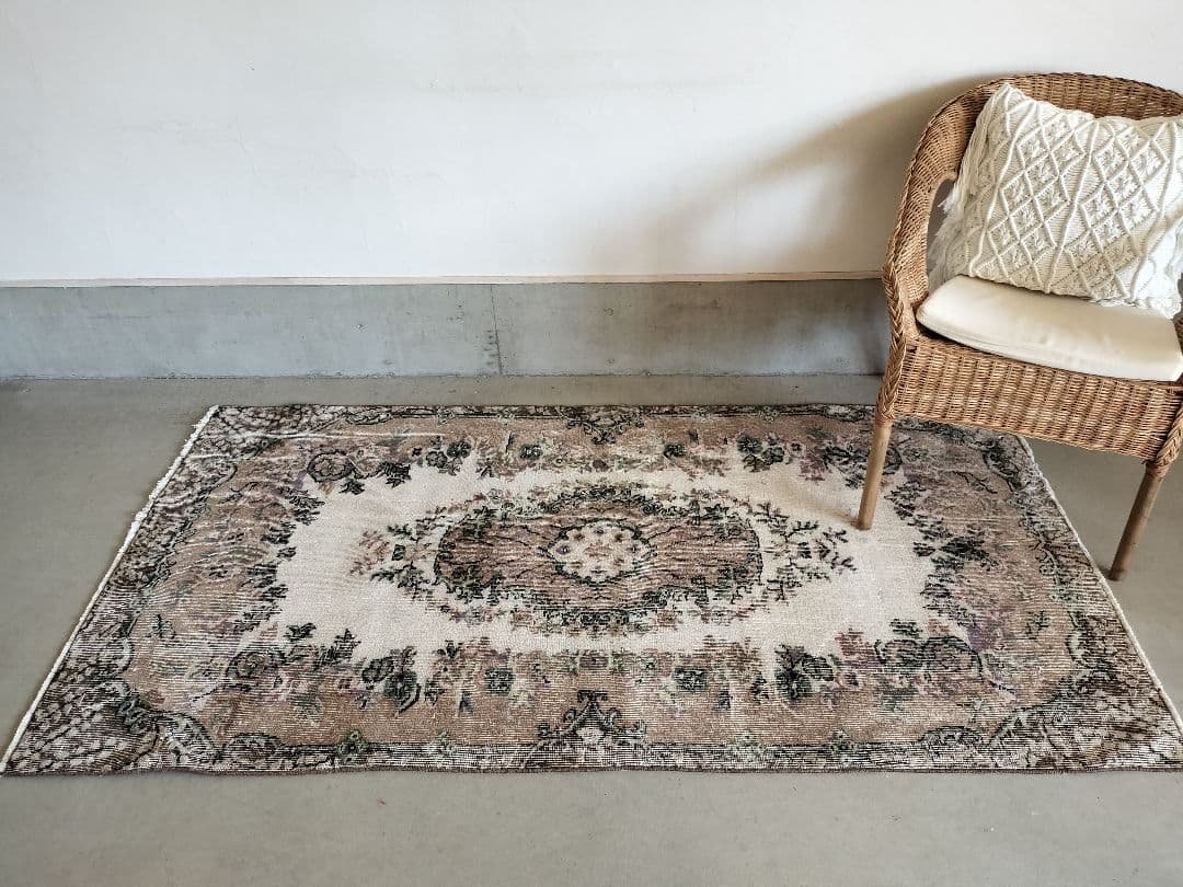 ブラウンとカフェオレ　ヴィンテージトルコラグ　　No.670