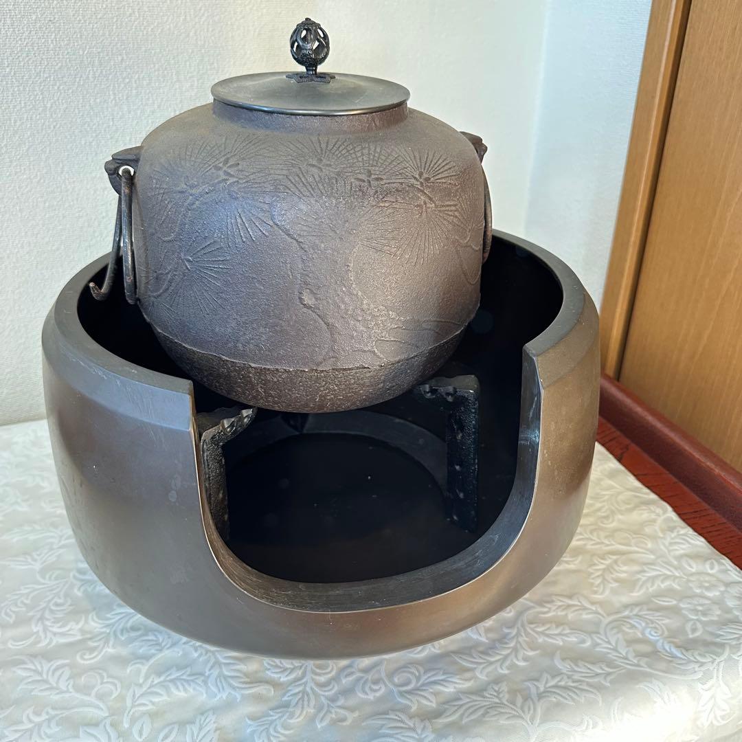 A.Bまとめて購入のみ♦︎未使用品♦︎茶道具　唐銅？面取り風炉　虫喰い 五徳　風炉