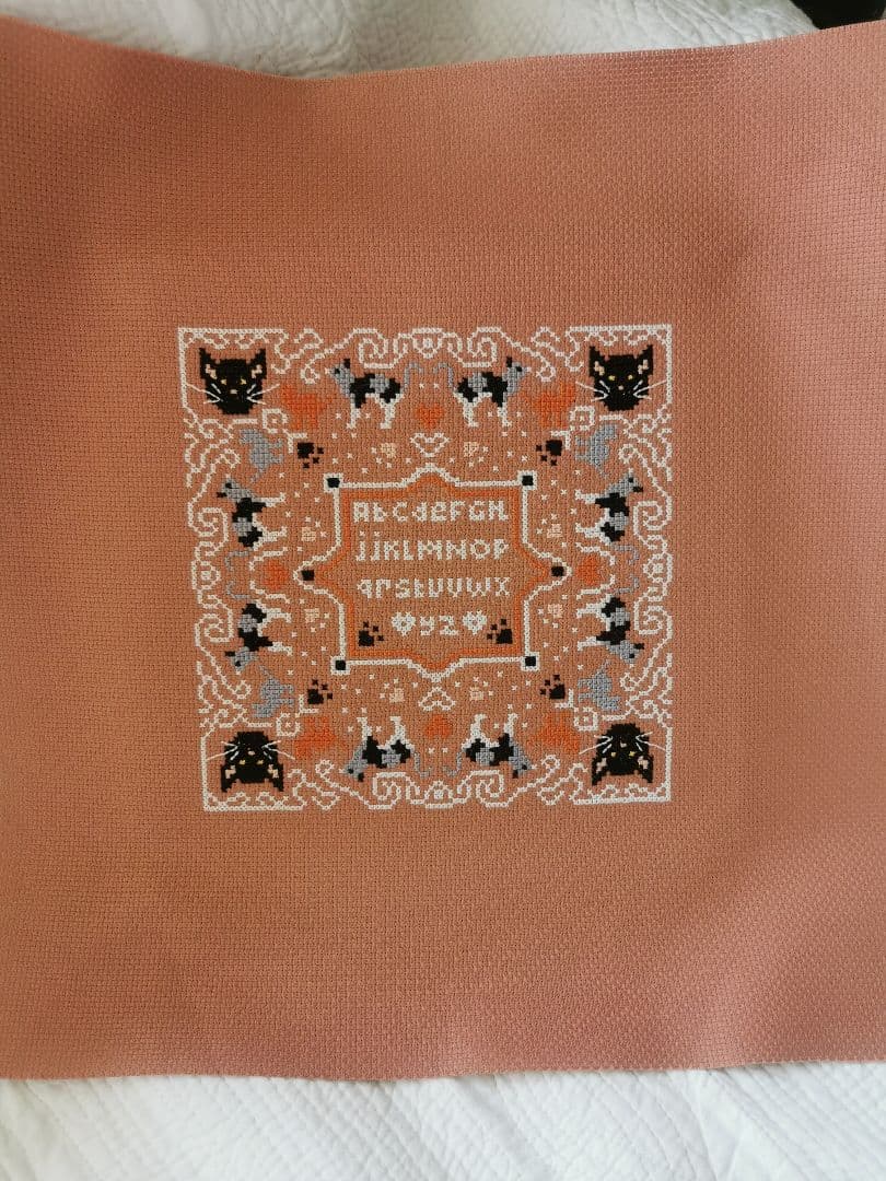 アンティークフランス 22匹の猫＆肉球色糸刺繍フレーム アルファベットサンプラー