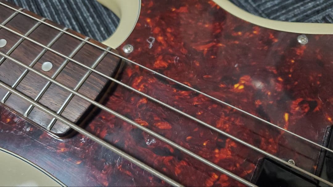 ベース Squier classic vibe '60s precision bass