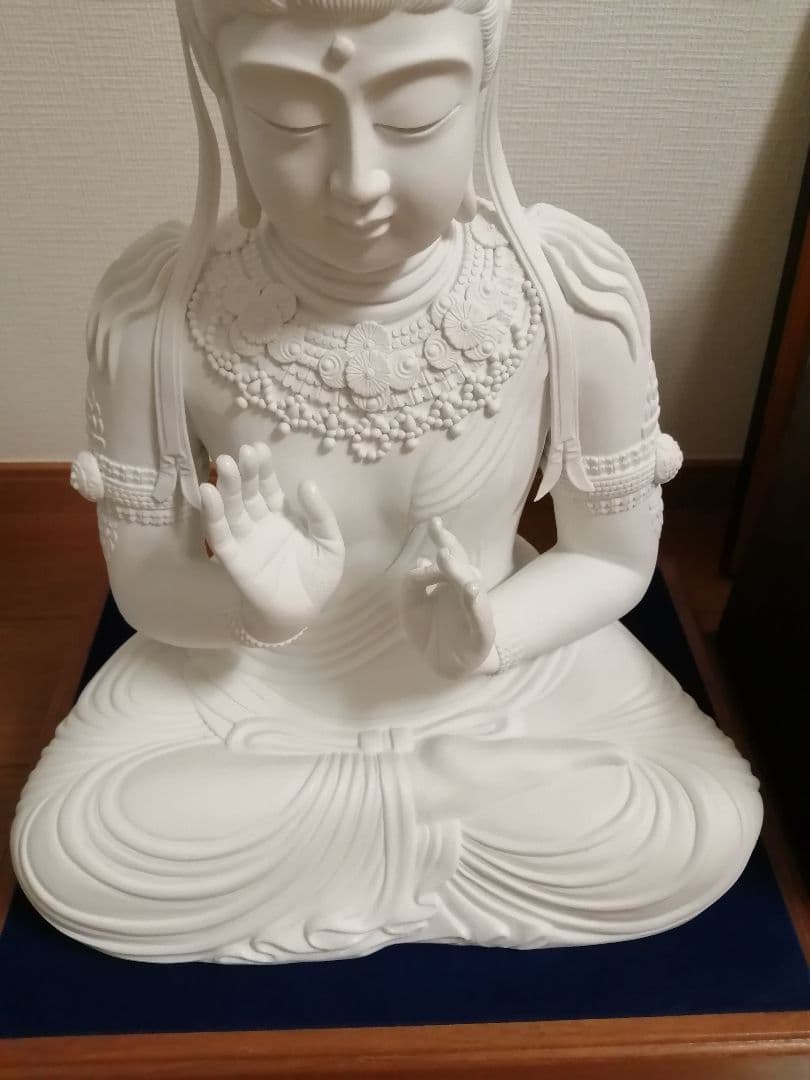 畑瀬武右エ門　鍋島白磁 観音蔵　仏像