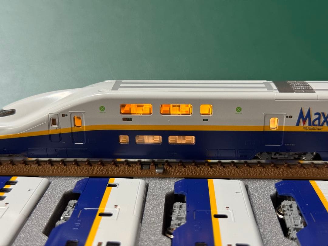 KATO E4系新幹線 Max フル編成 室内灯付き