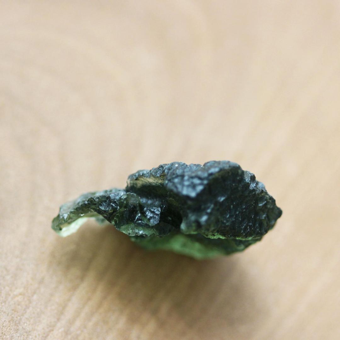 モルダバイト チェコ産　原石　鉱物　隕石ガラス　天然ガラス　レアストーン