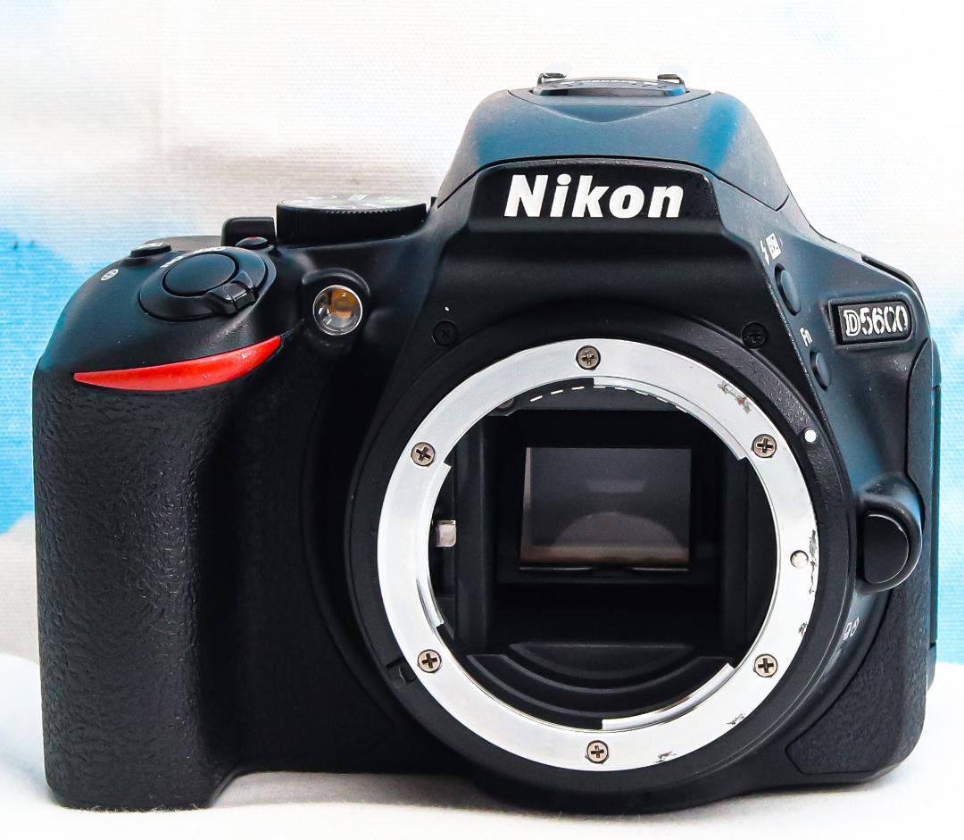 美品 ニコン Nikon D5600⭐️スマホ転送機能付⭐️高性能一眼レフ⭐️