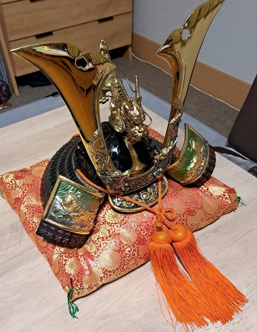 かぶと　鉄製