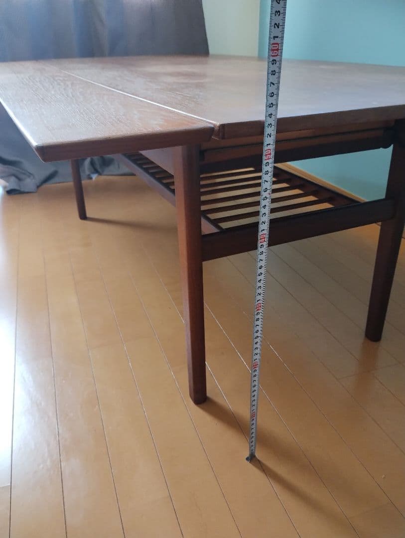 木製テーブル