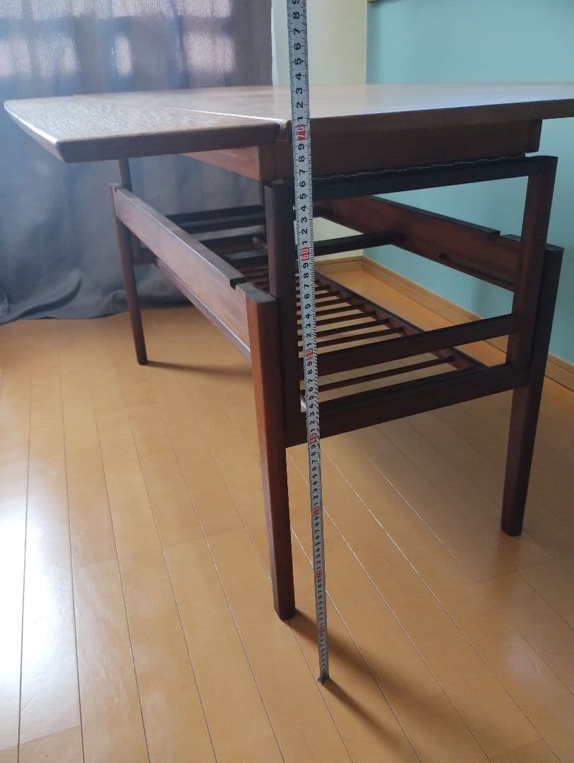 木製テーブル