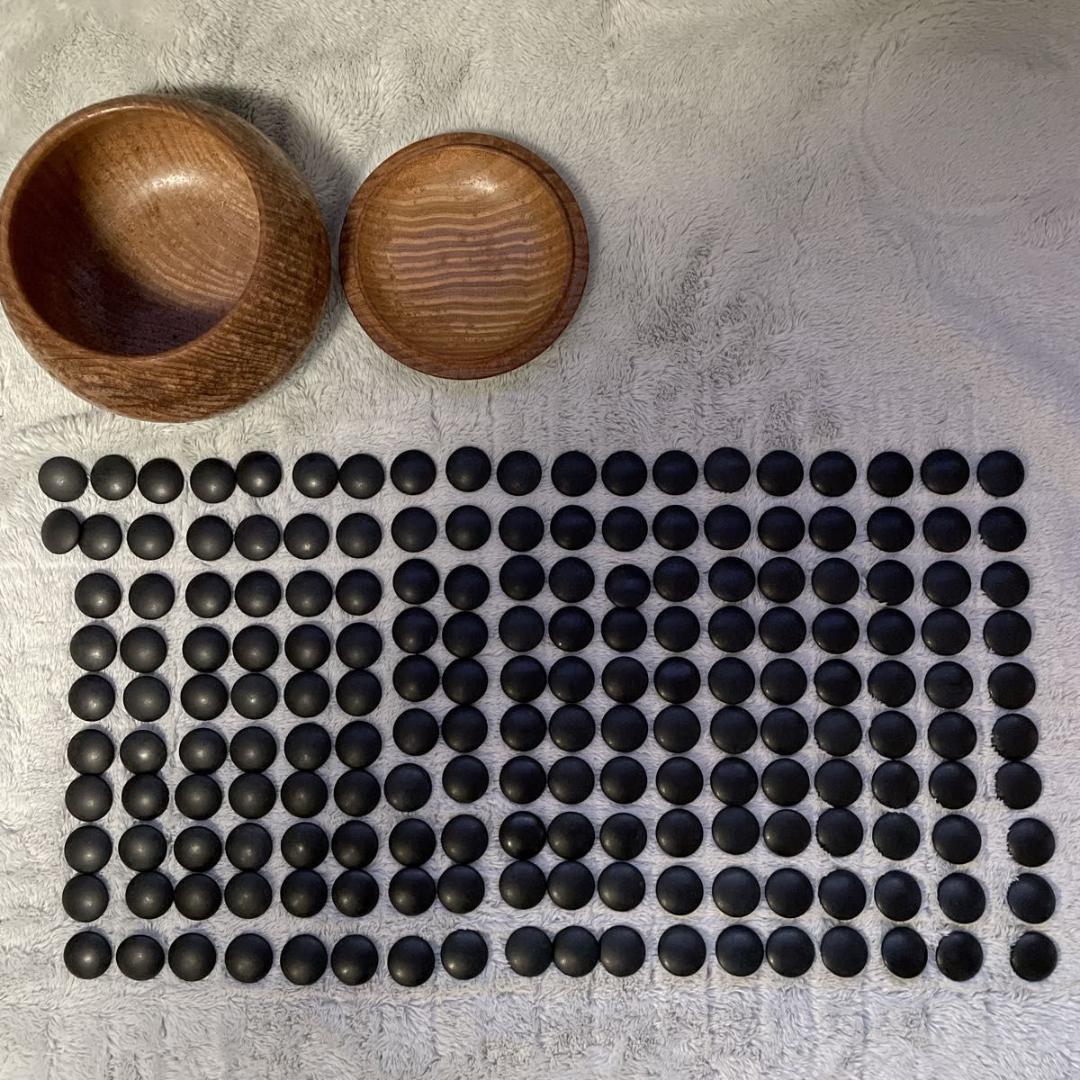 【碁笥・箱付】蛤碁石30号 約8.6mm 雪印 那智黒石 白181個 黒182個
